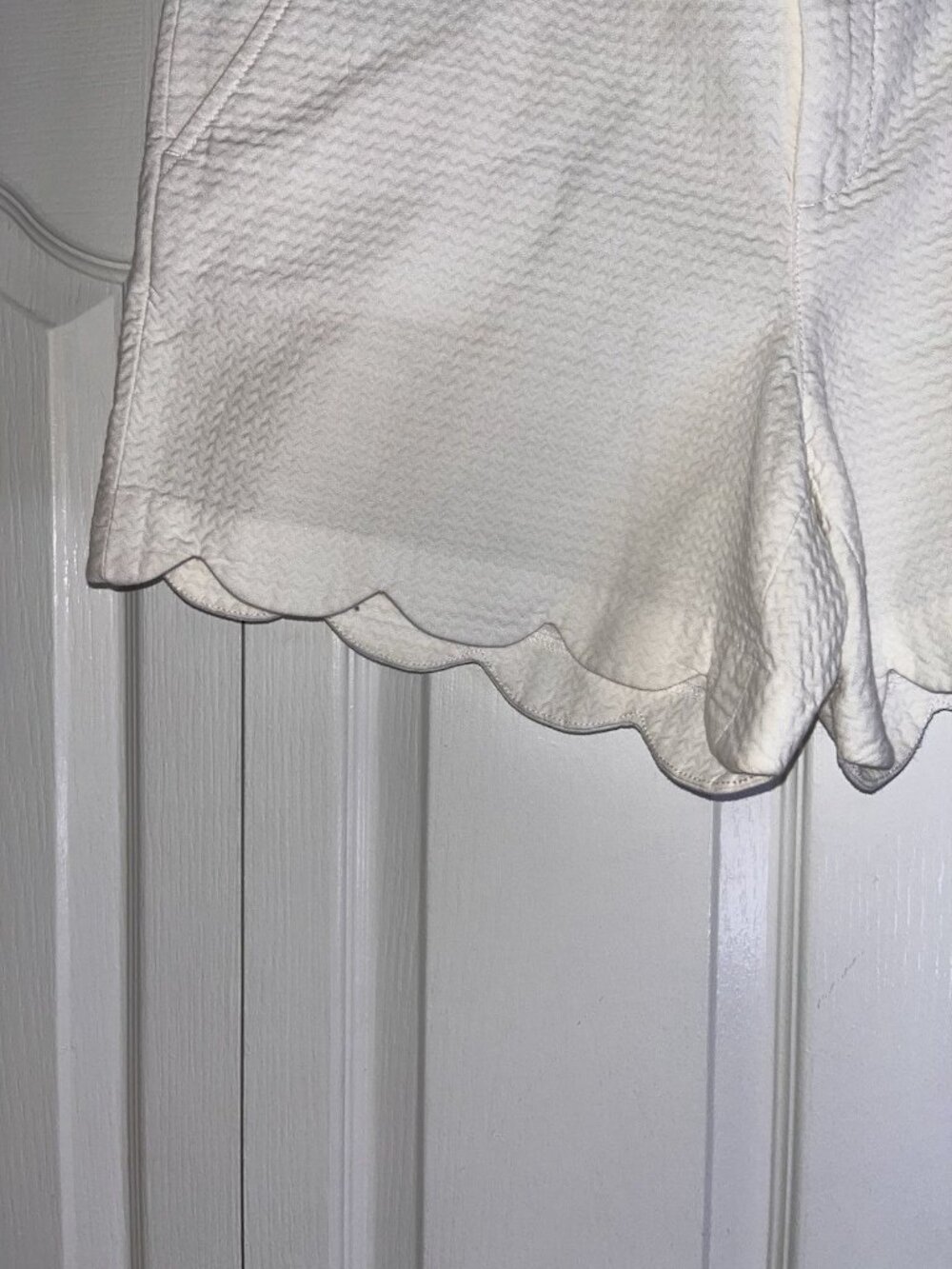 Lilly Pulitzer Resort White Buttercup Shorts Sz 10 Scalloped Hem 5" Inseam Jacqu - Picture 5 of 11